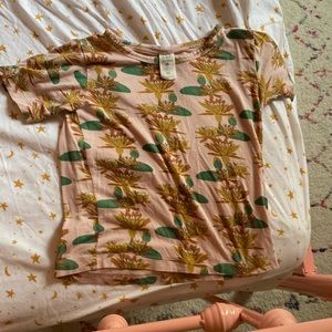 Kate Quinn lily pad boxy tee 3T